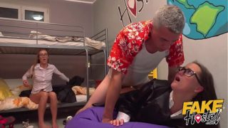 Fake Hostel – Studentky jsou poprvé na hostelu